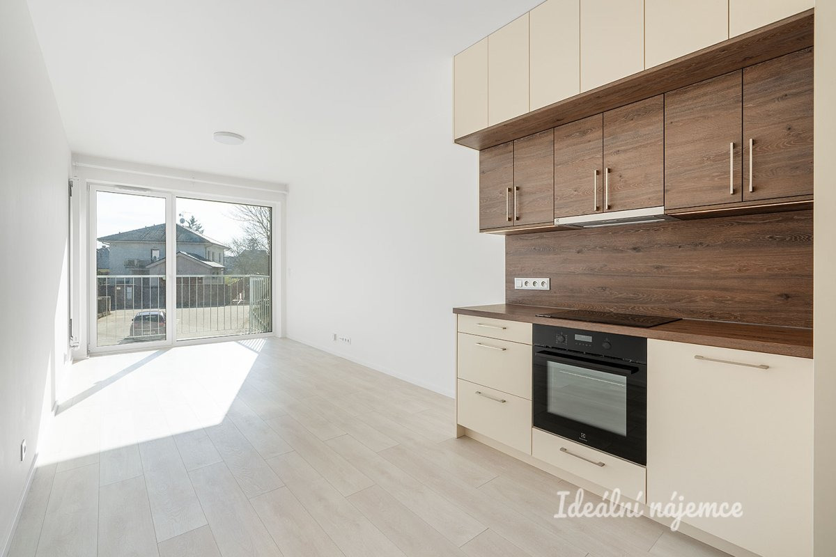 Pronájem bytu 1+kk, Českobrodská, Hostavice,  31 m2