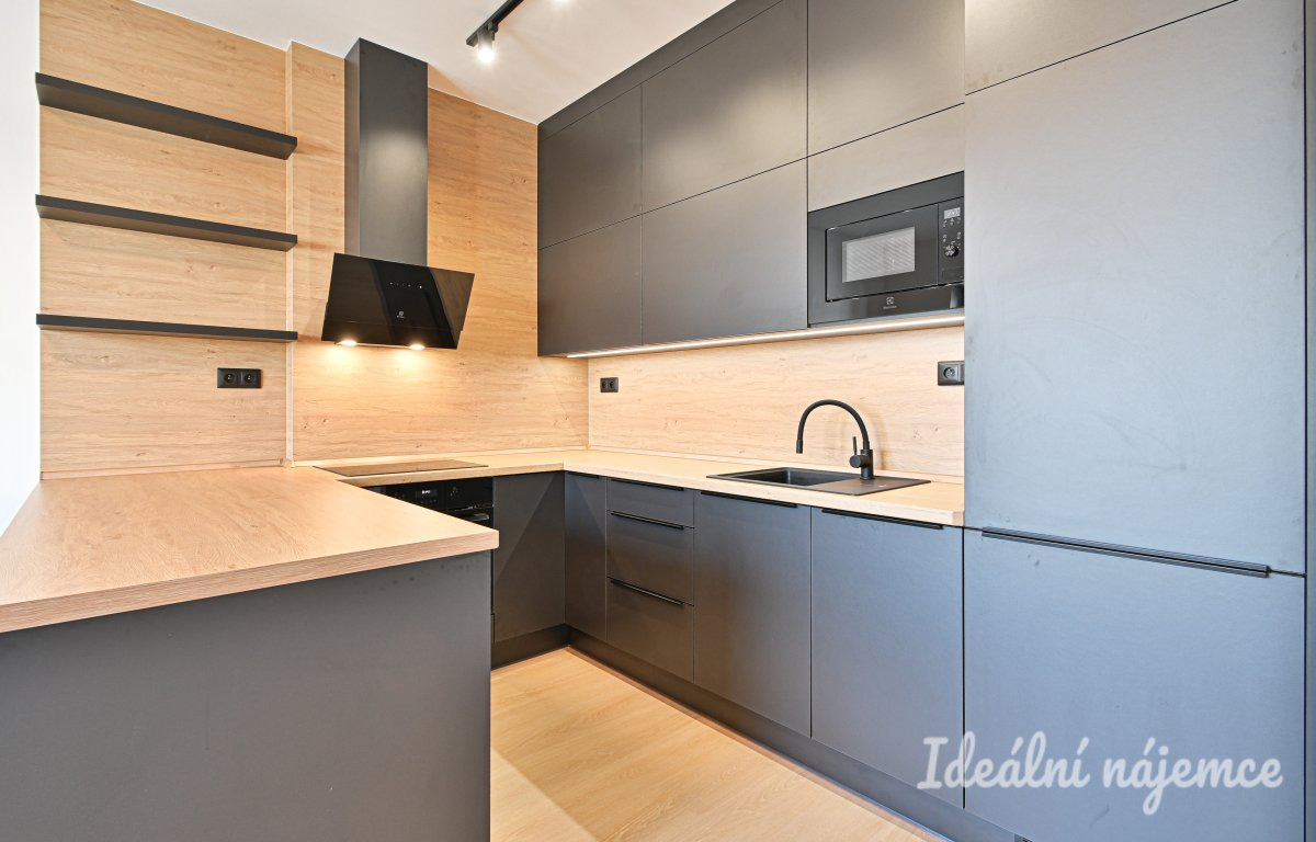 Pronájem jednotky 2+kk, Ghegova, Staré Brno,  23.000 Kč/měs, 51 m2