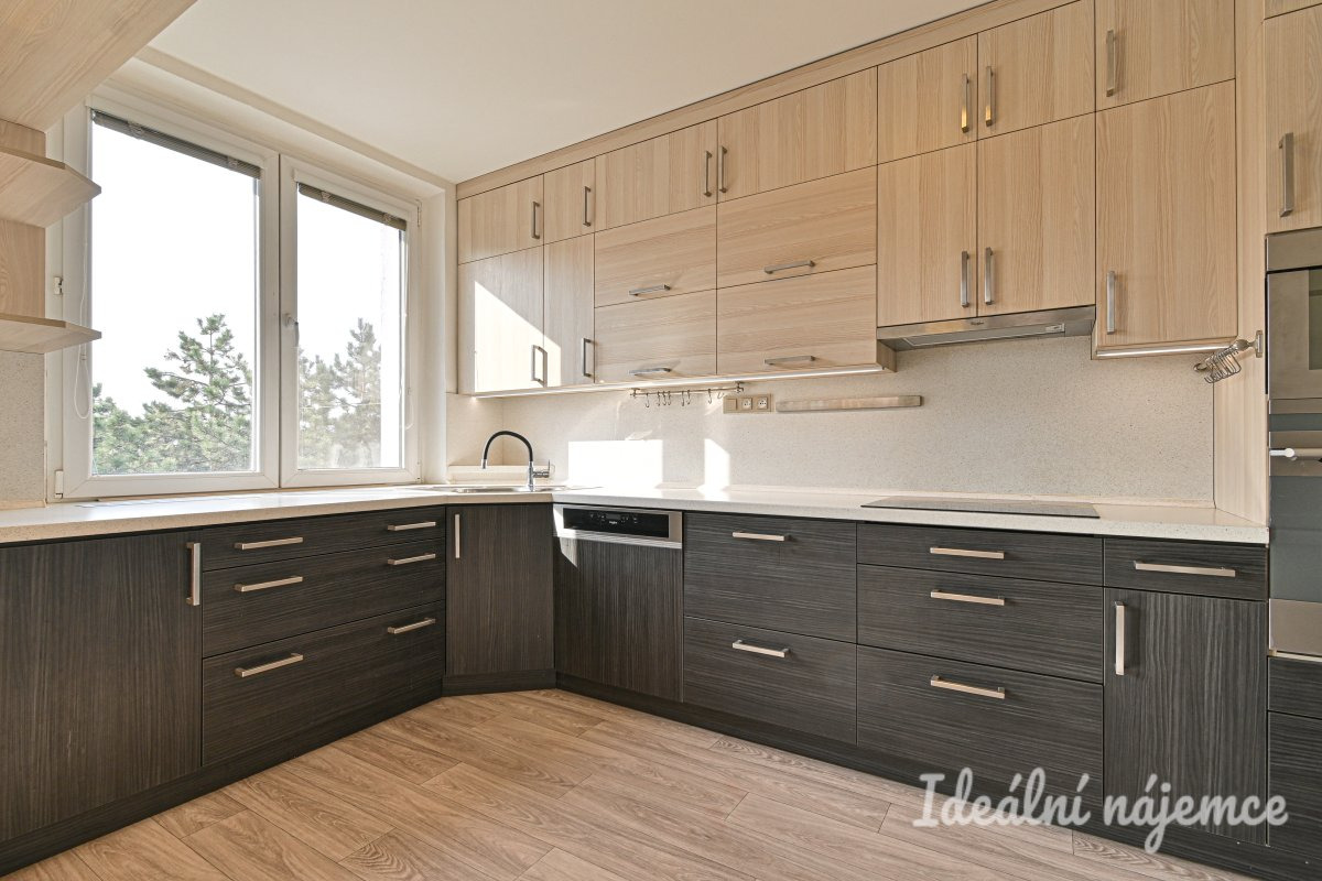 Pronájem bytu 3+1, Zikova, Líšeň,  Kč/měs, 74 m2