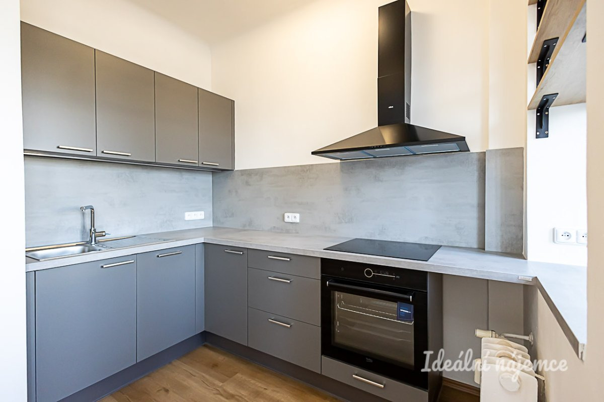 Pronájem bytu 2+1, Strojnická, Holešovice,  93 m2