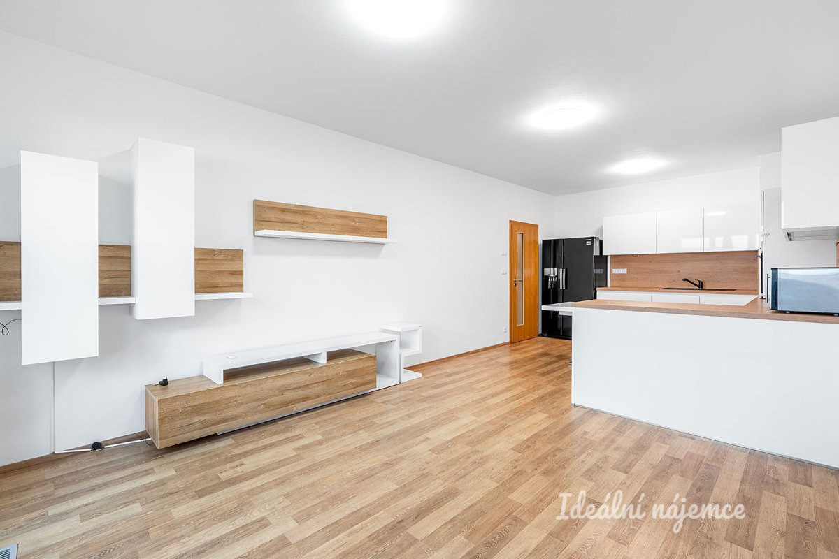 Pronájem bytu 3+kk, Hlučkova, Letňany,  Kč/měs, 74 m2