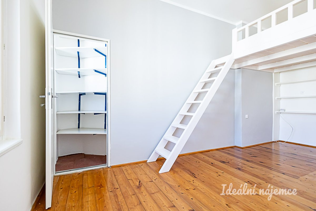 Pronájem bytu 1+kk, Jaromírova, Nusle,  19.500Kč/měs, 35 m2