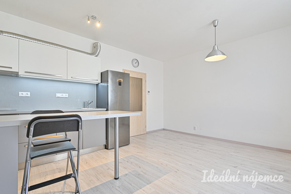 Pronájem bytu 2+kk, Listnatá, Žebětín,  Kč/měs, 47 m2