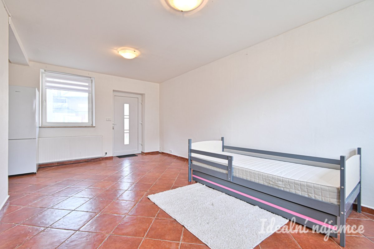 Pronájem pěkného bytu 1+kk, Mysločovice 27 - 10.000,- Kč/měs, 42 m2