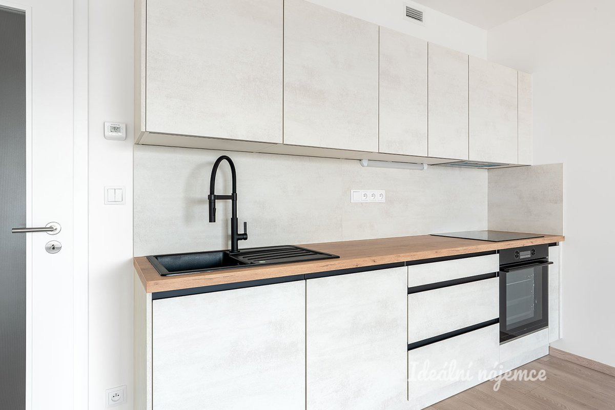 Pronájem bytu 1+kk, Poděbradská, Hloubětín, 40 m2