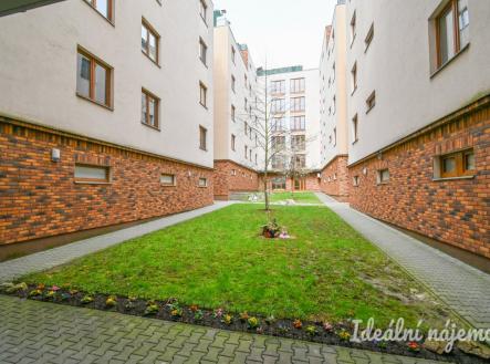 Pronájem bytu, 1+kk, 38 m²