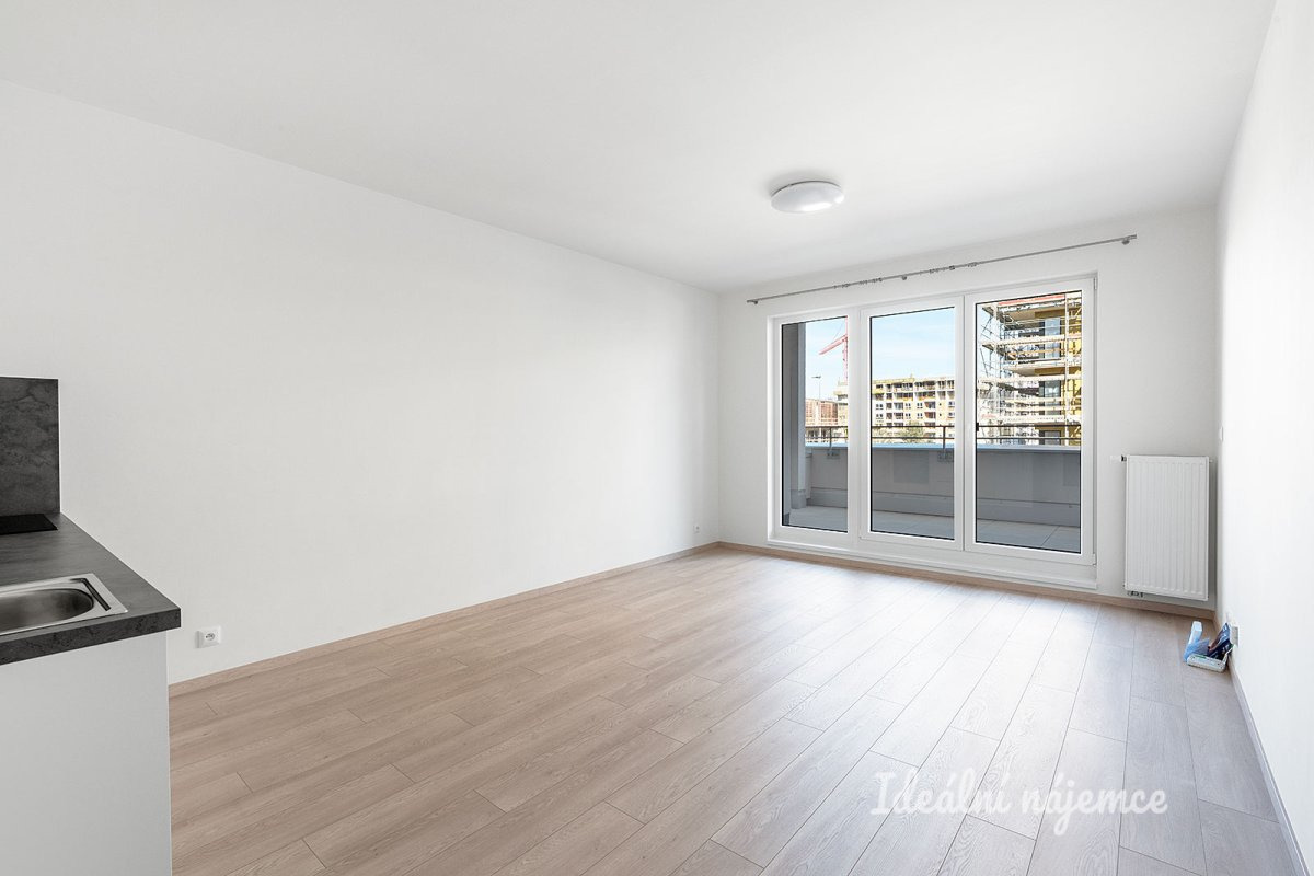 Pronájem bytu 1+kk, Gerstelova, Vysočany,  21900 Kč/měs, 33 m2