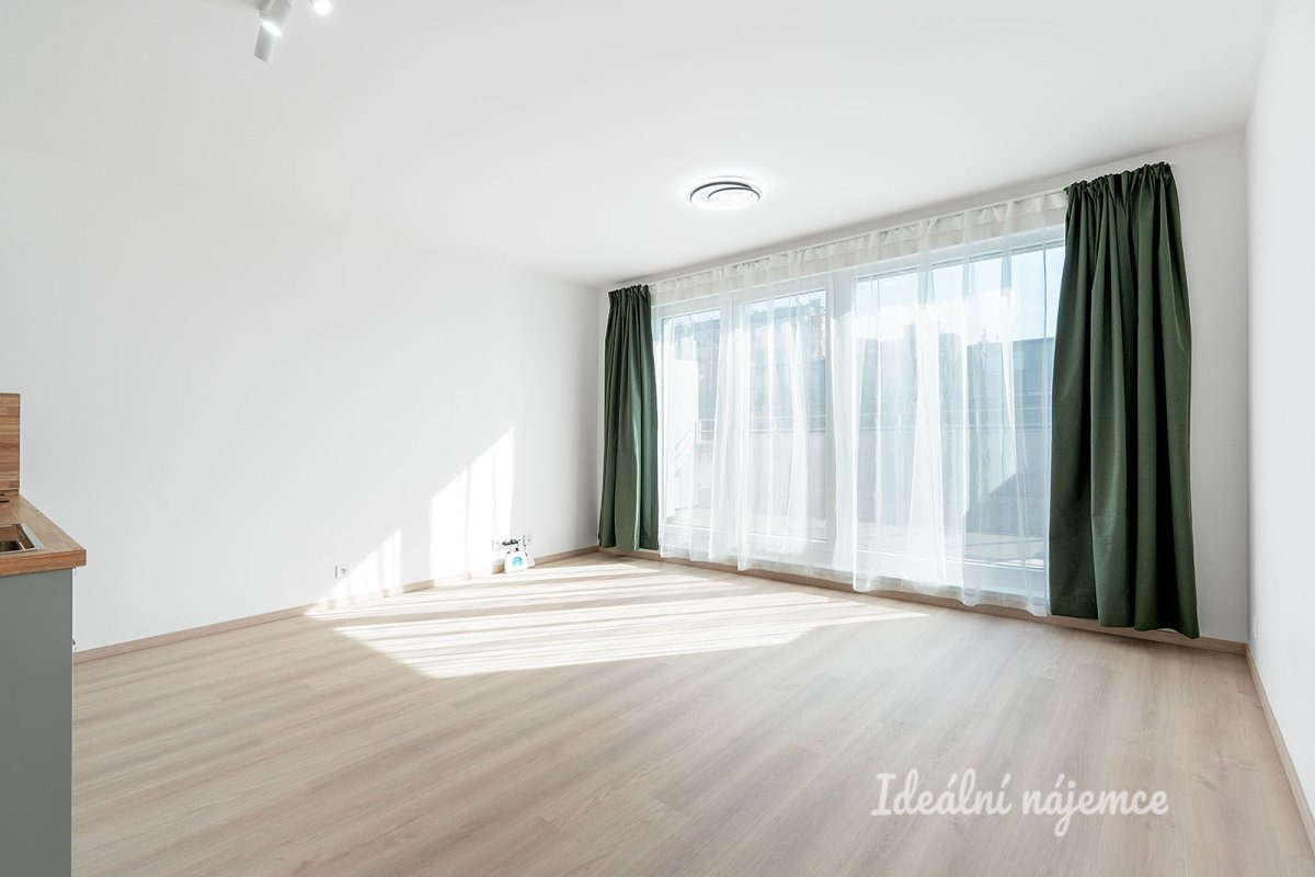 Pronájem bytu 1+kk, Gerstelova, Vysočany, 21900 Kč/měs, 33 m2