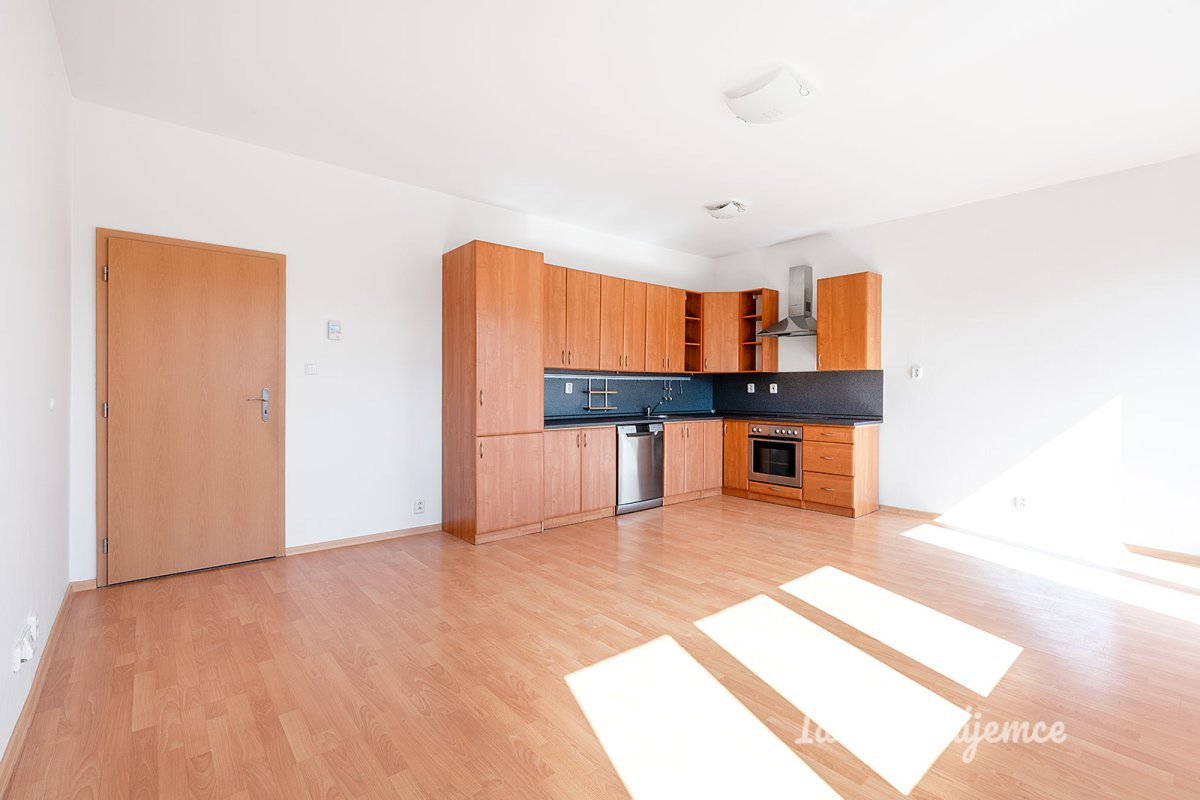 Pronájem bytu 2+kk, Malkovského, Letňany, 22900 Kč/měs, 52 m2 s velkou terasou