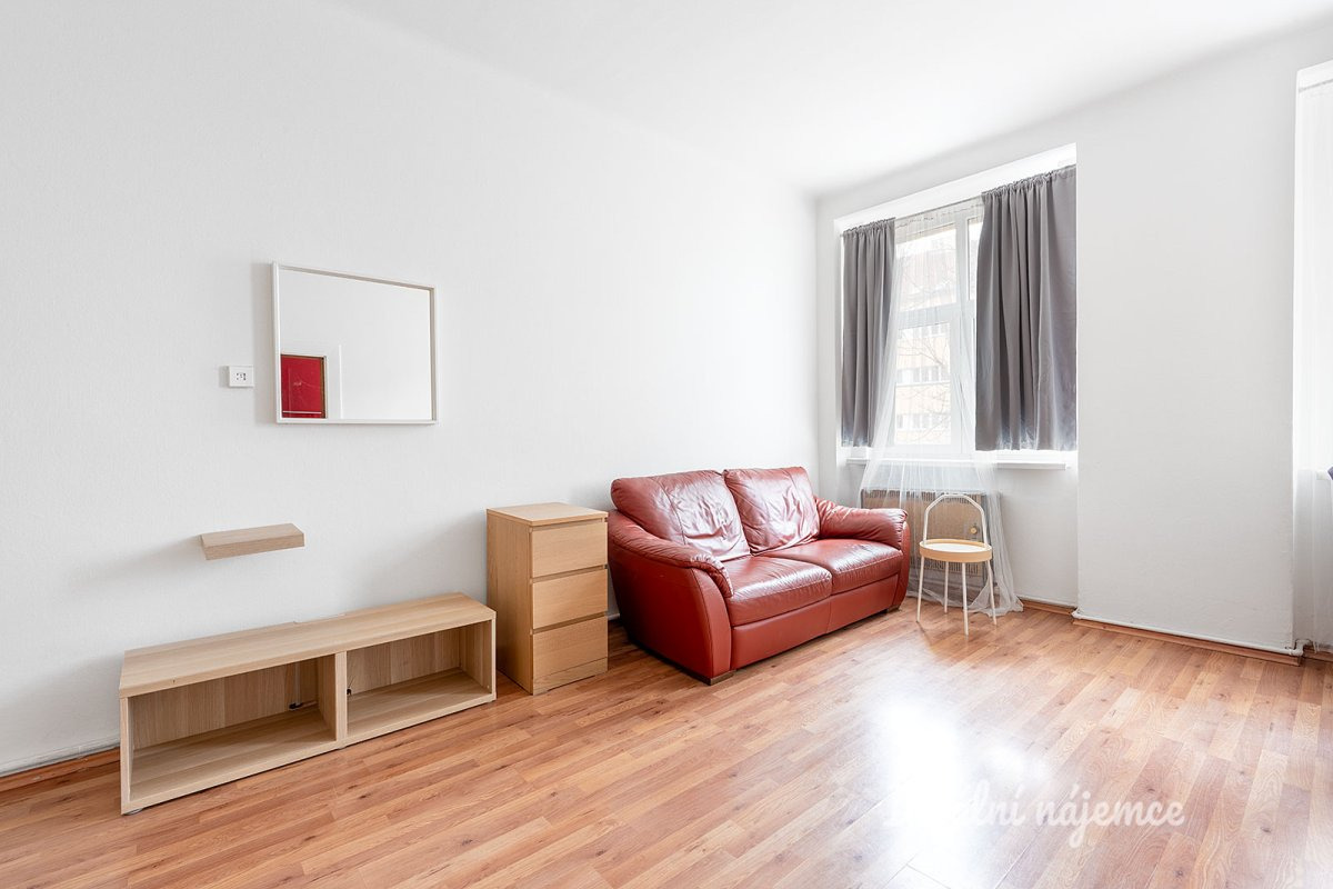 Pronájem bytu 1+kk, 5. května, Nusle, 18900 Kč/měs, 36 m2