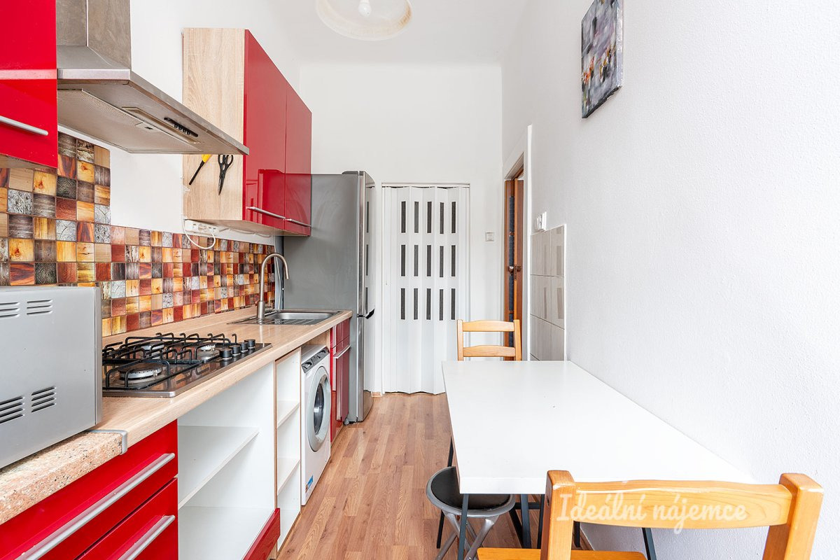 Pronájem bytu 1+1, 5. května, Nusle, 16900 Kč/měs, 36 m2