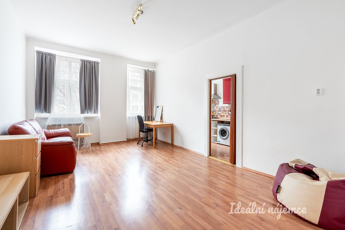 Pronájem bytu 1+1, 5. května, Nusle, 16900 Kč/měs, 36 m2