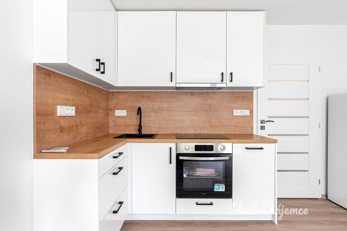 Pronájem bytu 2+kk, Kotorská, Nusle, 21900 Kč/měs, 34 m2