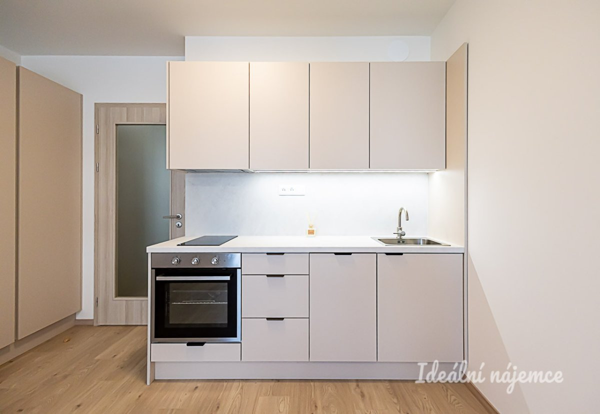 Pronájem bytu 1+kk, Poděbradská, Vysočany, 21900 Kč/měs, 35 m2