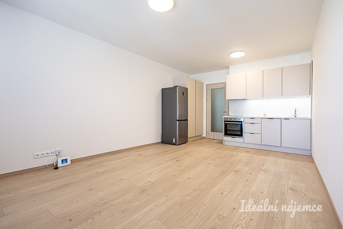 Pronájem bytu 1+kk, Poděbradská, Vysočany, 20700 Kč/měs, 35 m2