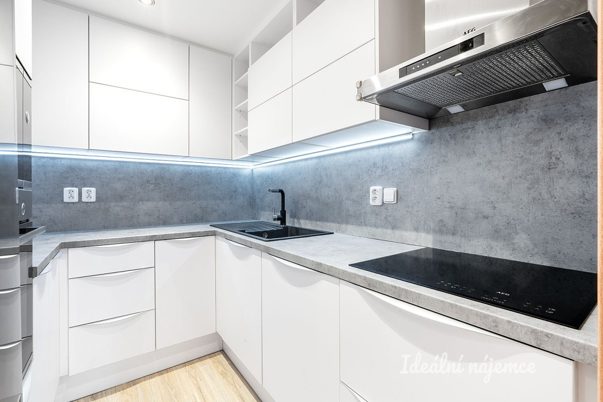 Pronájem bytu 2+1, Bítovská, Michle, 39 m2