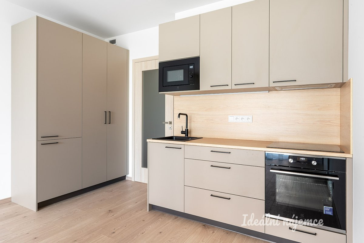 Pronájem bytu 1+kk, Domalípova, Hloubětín, 20.800 Kč/měs, 32 m2