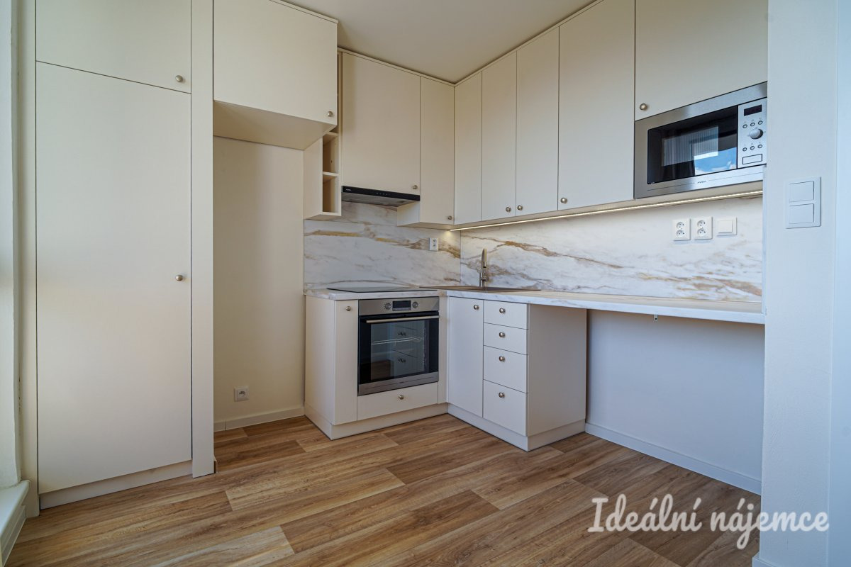 Pronájem bytu 1+1, Brněnská, Šlapanice u Brna, 16000 Kč/měs, 32 m2
