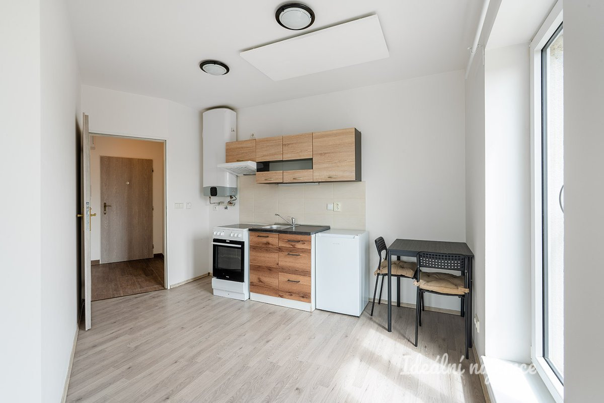 Pronájem bytu 1+kk, Třebohostice, Třebohostice u Škvorce,  14900 Kč/měs, 23 m2