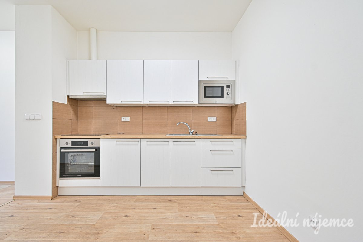 Podnájem jednotky 2+kk, Poděbradova, Královo Pole,  18.500 Kč/měs, 45 m2