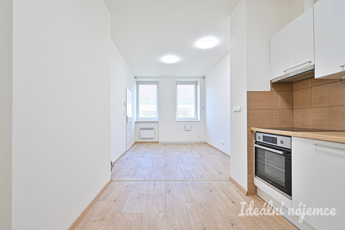 Podnájem jednotky 2+kk, Poděbradova, Královo Pole,  18.500 Kč/měs, 45 m2