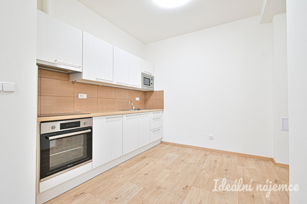Podnájem jednotky 2+kk, Poděbradova, Královo Pole,  17.900 Kč/měs, 45 m2