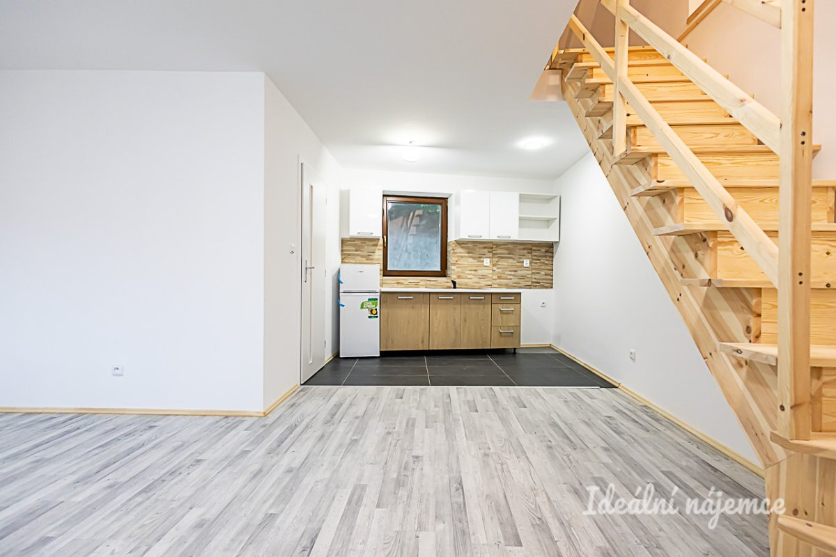 Pronájem bytu 2+kk, Lysolajské údolí, Lysolaje,   49 m2
