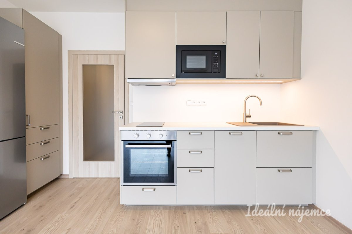 Pronájem bytu 1+kk, Gerstelova, Vysočany, 19900 Kč/měs, 32 m2