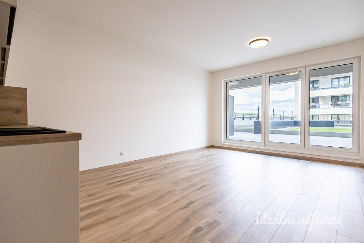 Pronájem bytu 1+kk, Poděbradská, Hloubětín, 37 m2