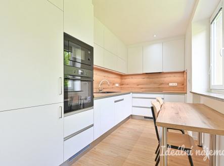 Pronájem bytu, 3+kk, 72 m²