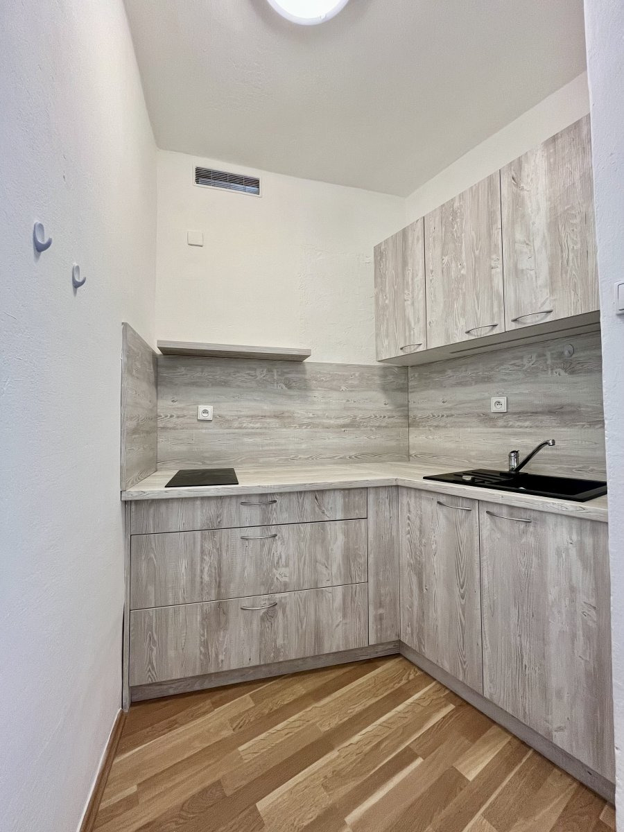 Pronájem bytu 1+kk, Podroužkova, Poruba-sever, 10200 Kč/měs, 31 m2