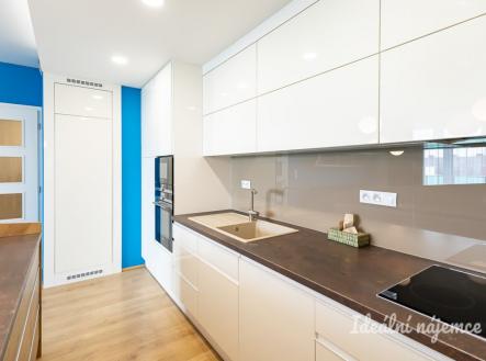 Pronájem bytu, 2+kk, 67 m²