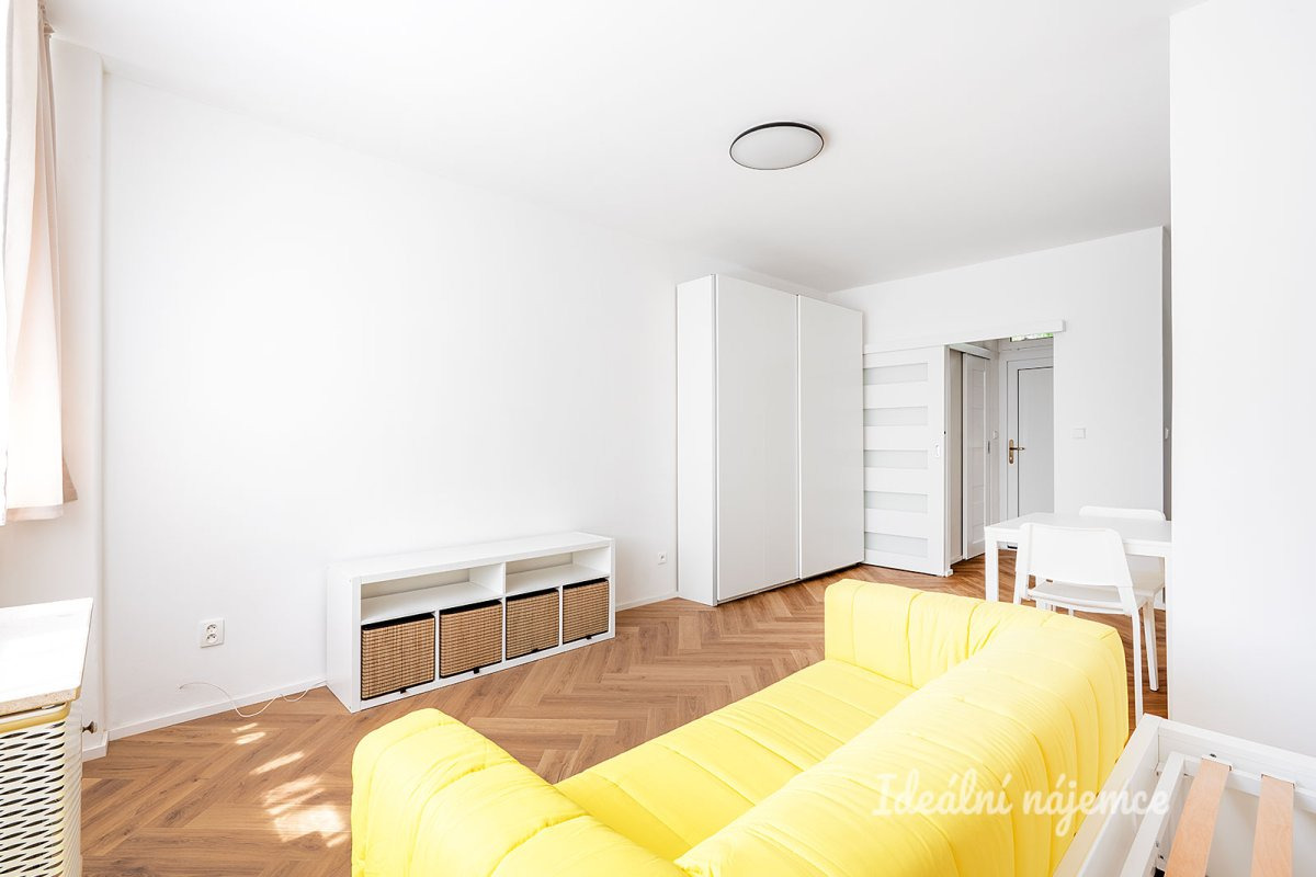 Pronájem bytu 1+kk, Obětí 6. května, Krč, 20900 Kč/měs, 35 m2