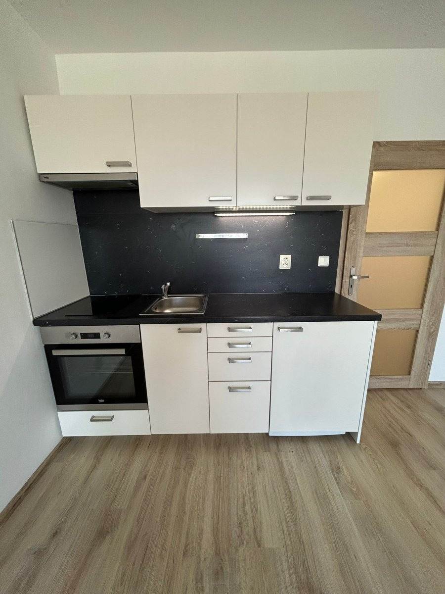 Pronájem bytu 1+kk, Sládkova, Moravská Ostrava,  8900 Kč/měs, 28 m2