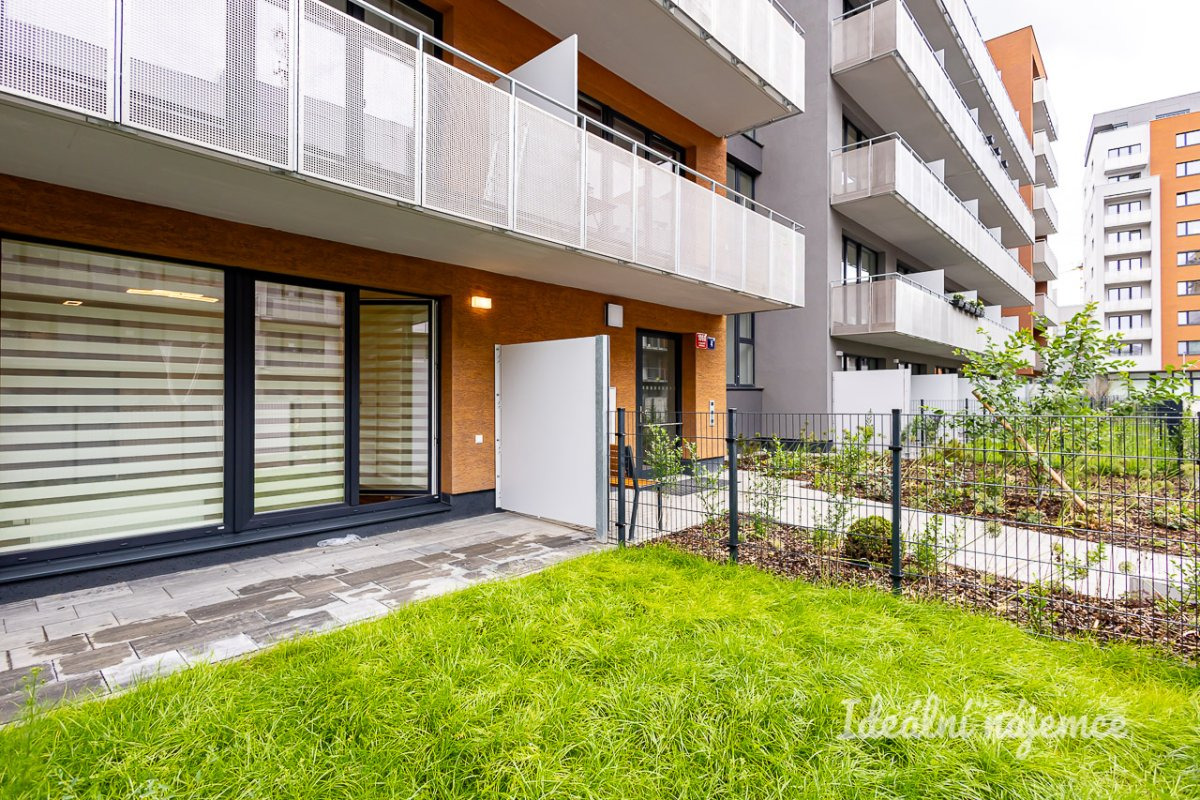 Pronájem bytu 1+kk, Gerstelova, Vysočany,  37 m2
