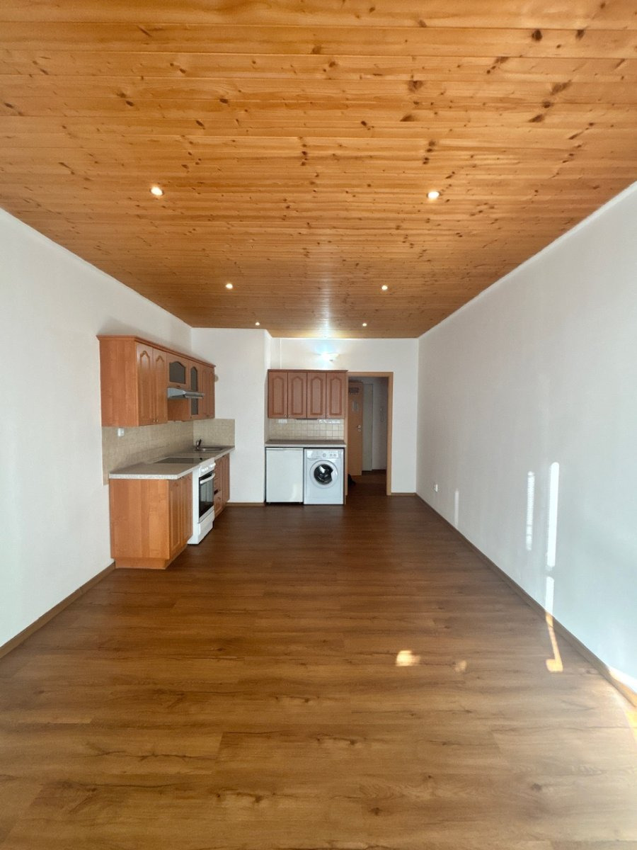 Pronájem bytu 1+kk, Brožíkova, Nový Hradec Králové, 12900 Kč/měs, 30 m2