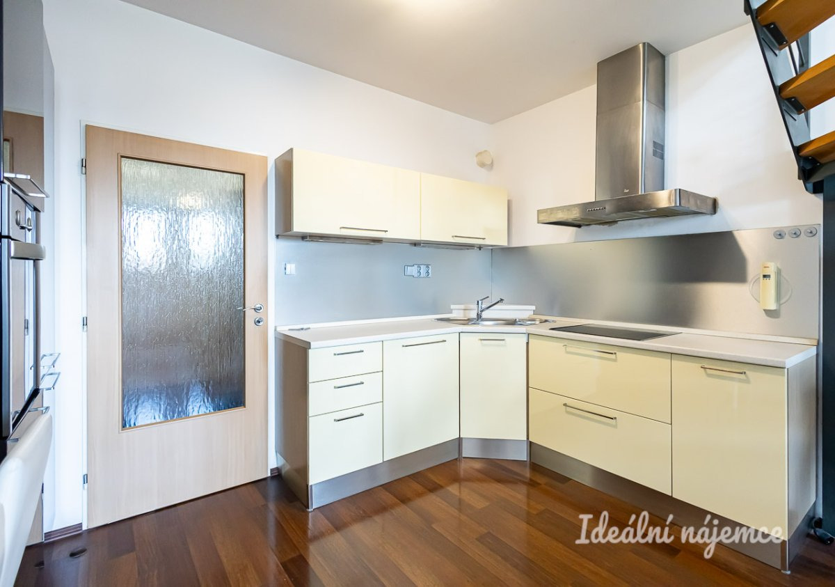 Pronájem bytu 2+kk, Pod Nouzovem, Kbely, 57 m2