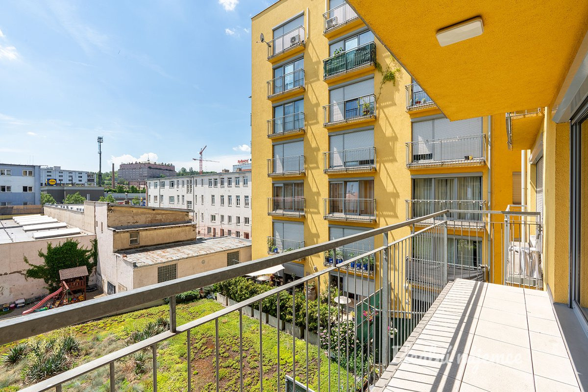 Pronájem bytu 1+kk, Na Harfě, Vysočany,  43 m2