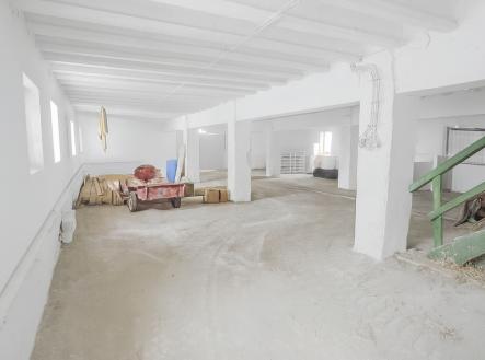 Pronájem výrobní prostor, 752 m²