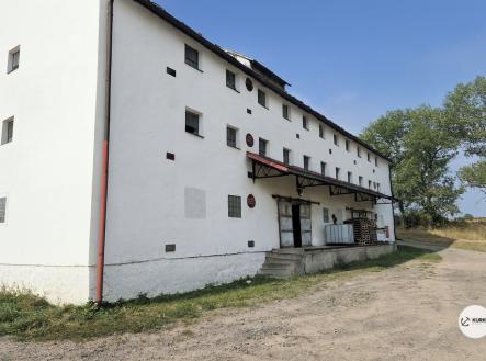 Pronájem výrobní prostor, 752 m²