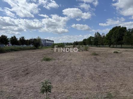 Prodej pozemku pro komerční výstavbu, 5 601 m²