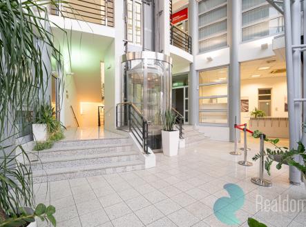 Pronájem kanceláře, 844 m²