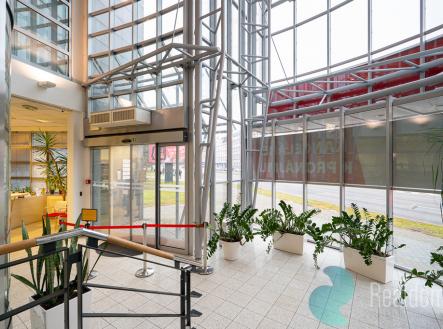 Pronájem kanceláře, 844 m²