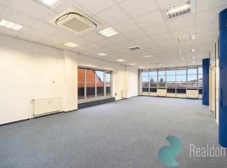 Pronájem kanceláře, 844 m²