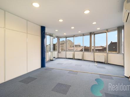 Pronájem kanceláře, 466 m²