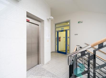 Pronájem kanceláře, 378 m²