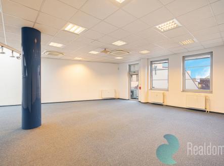 Pronájem kanceláře, 378 m²