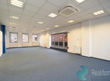 Pronájem kanceláře, 378 m²