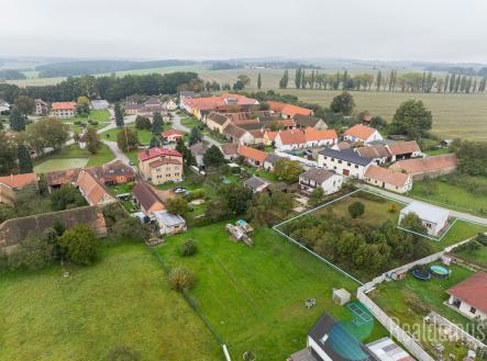 Prodej pozemku pro bydlení, 1 303 m²
