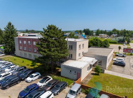 Pronájem - kanceláře, 351 m²